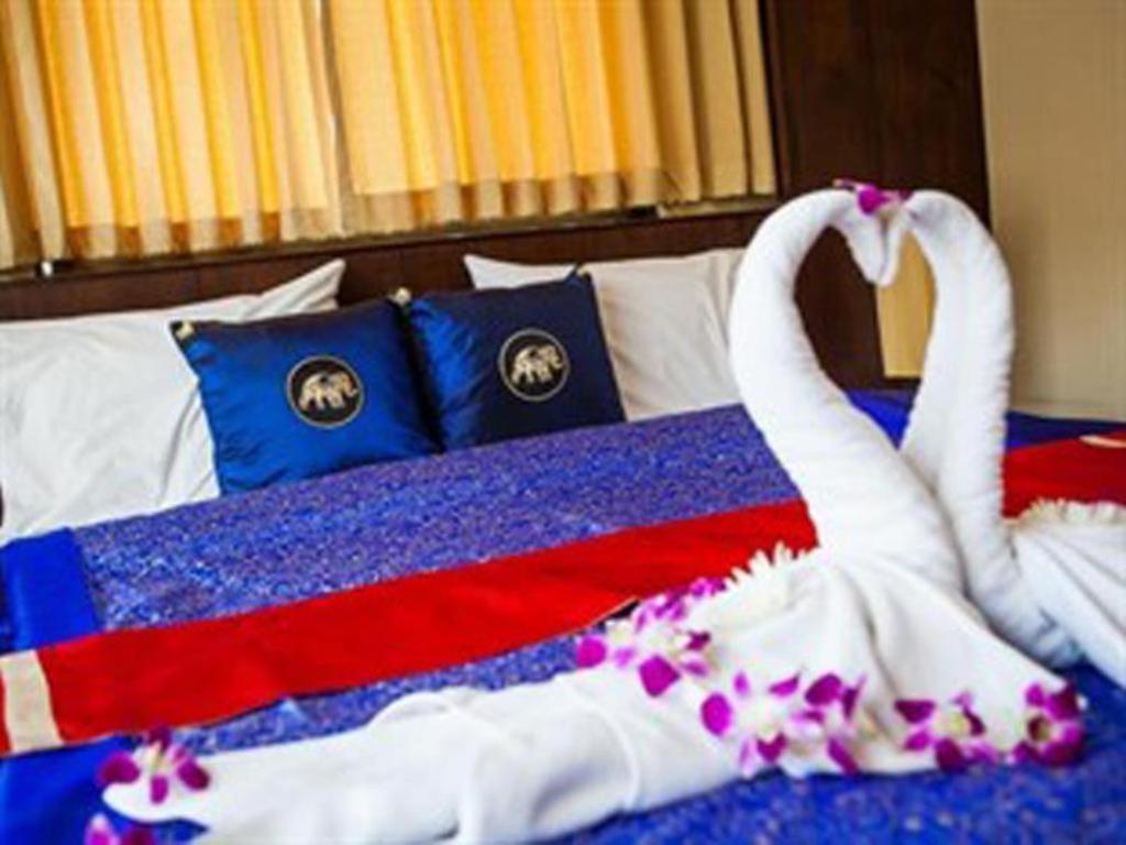 Triple Rund Place Hotel Patong Екстериор снимка