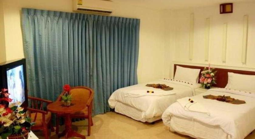 Triple Rund Place Hotel Patong Екстериор снимка