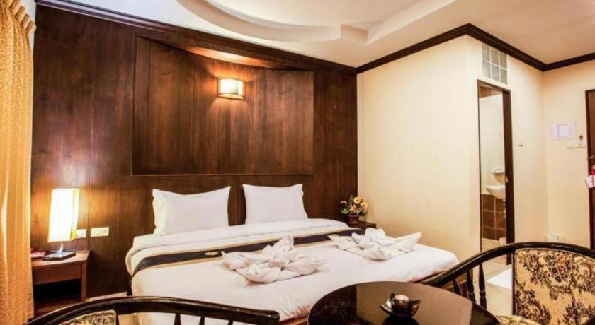 Triple Rund Place Hotel Patong Екстериор снимка