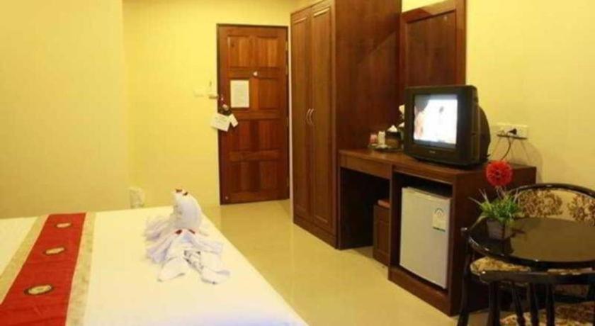 Triple Rund Place Hotel Patong Екстериор снимка