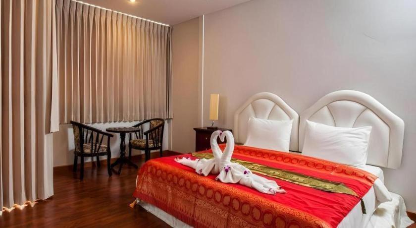 Triple Rund Place Hotel Patong Екстериор снимка