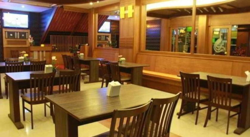 Triple Rund Place Hotel Patong Екстериор снимка