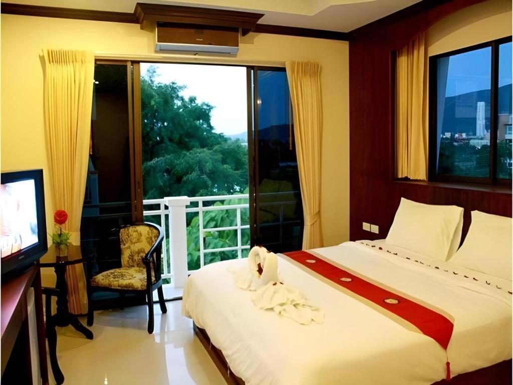 Triple Rund Place Hotel Patong Екстериор снимка